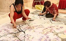 高学年、史玉花鸟画创作照 